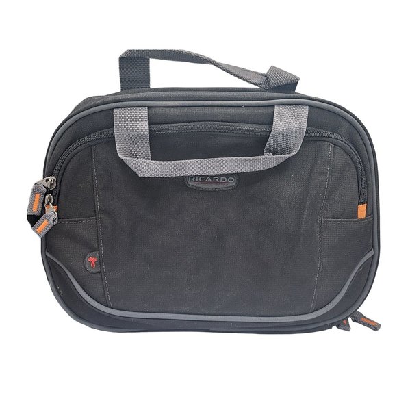 Ricardo Beverly Hills Hanging Toiletry Bag - Picture 2 of 7